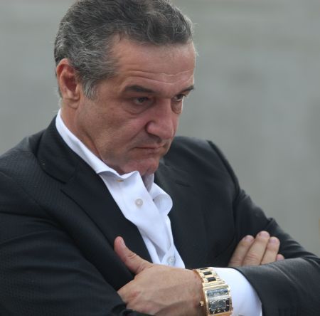 Sinistraţii îl refuză pe Becali