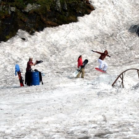 Vacanţă pe cont propriu sau prin agenţie de turism?