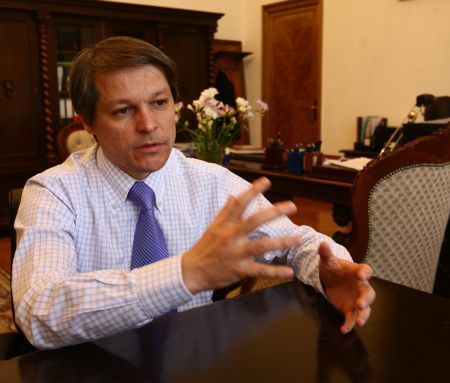 Cioloş: Producătorii agricoli, protejaţi împotriva supermarketurilor