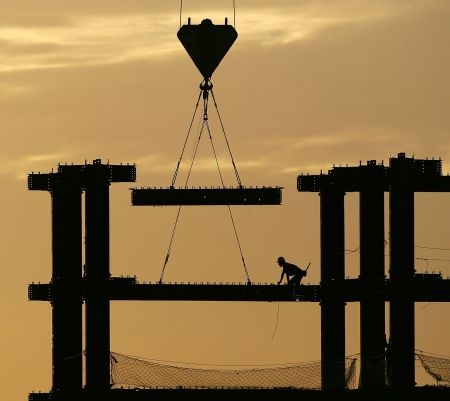 Construcţiile şi consumul redus ne-au ţinut în recesiune