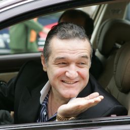 Gigi Becali: Dumnezeu mi-a zis că voi fi ciuruit