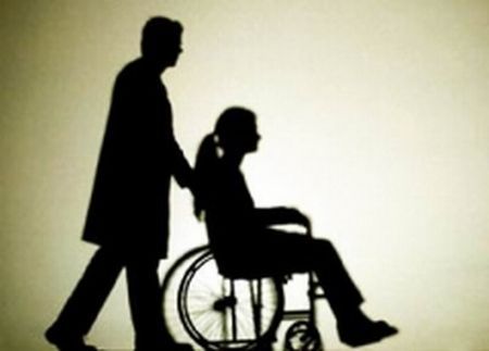 Guvernul renunţă la impozitarea persoanelor cu handicap grav