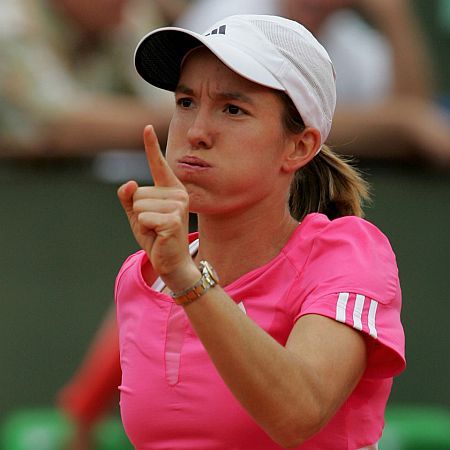 Henin, victorie fără emoţii la Miami