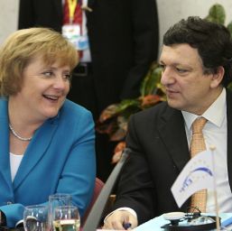 Merkel spulberă speranţele grecilor
