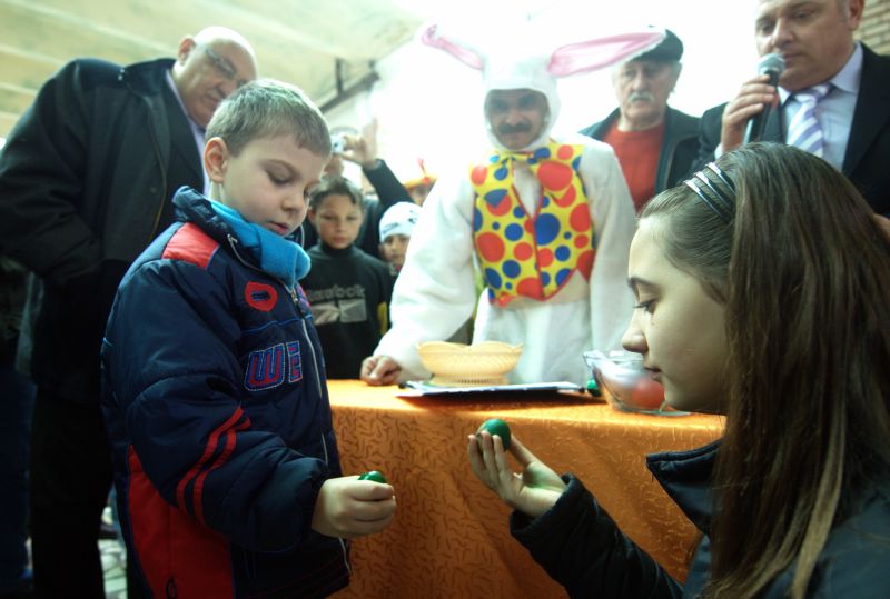 Campionat de ciocnit ouă roşii