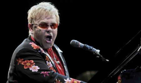 Elton John a salvat-o pe Donatella Versace de patima drogurilor