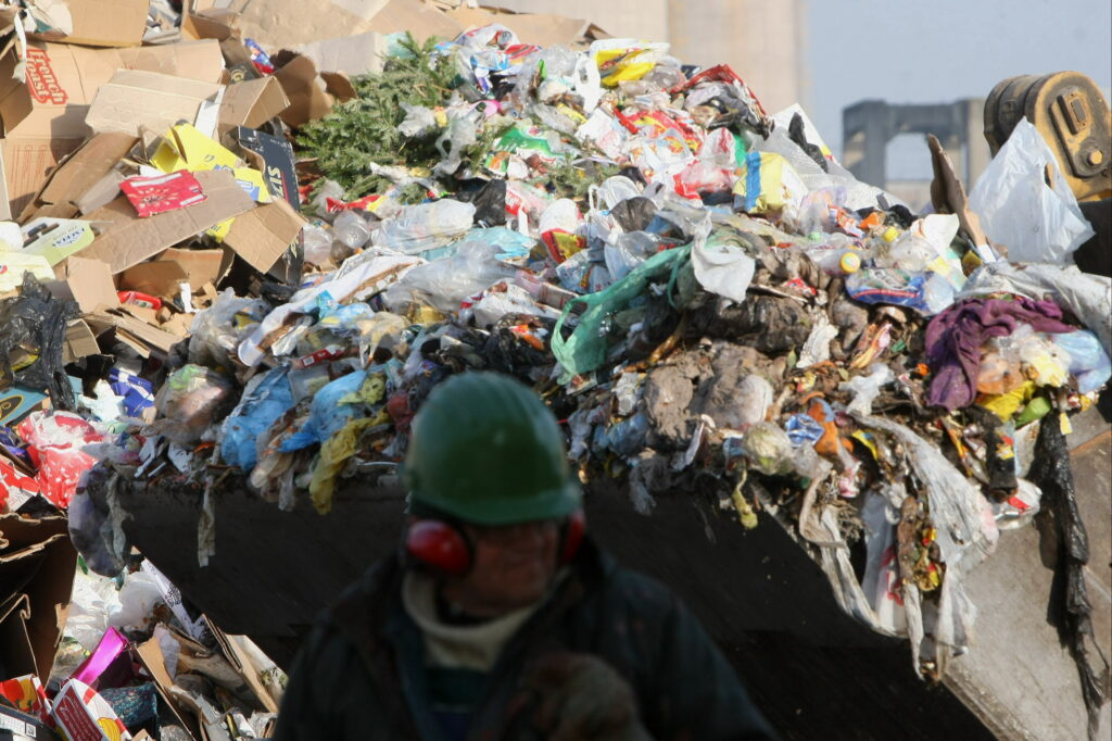 Fostă groapă de gunoi, transformată în spațiu verde