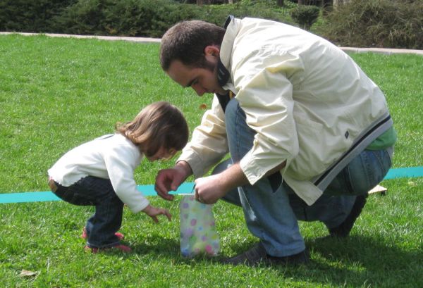 "La români, voluntariatul începe în familie. În SUA, avem grijă de vecini"