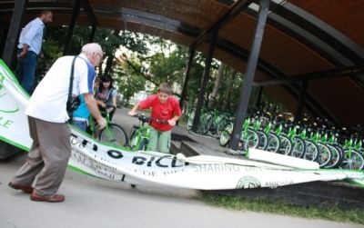 S-au redeschis centrele de închiriere gratuită de biciclete din Bucureşti