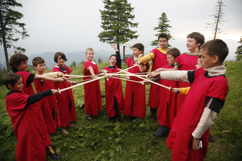 Vacanţă medievală pentru copiii epocii postmoderne