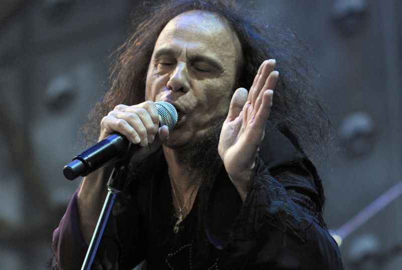 A murit Ronnie James Dio