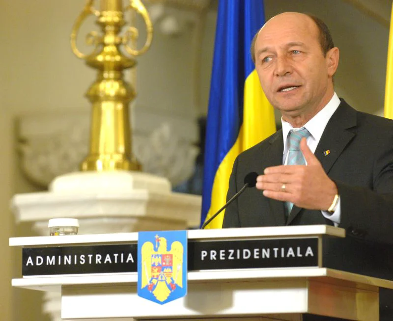 Băsescu pune statul la slăbit. Salariile, pensiile, ajutorul de şomaj vor scădea