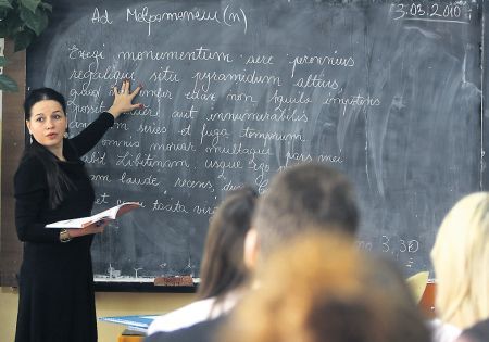 Legea educaţiei, adoptată de deputaţi