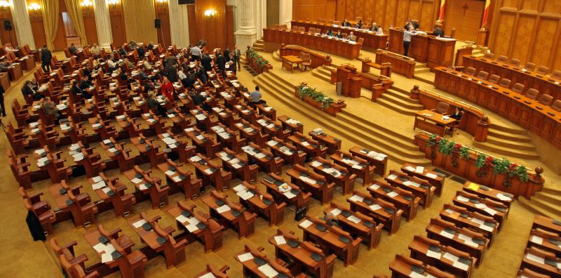 Legea lustraţiei a fost adoptată. PSD contestă actul normativ la CCR