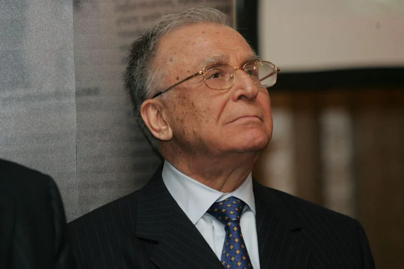 Lustraţia îl mai găseşte, după 20 de ani, doar pe Ion Iliescu