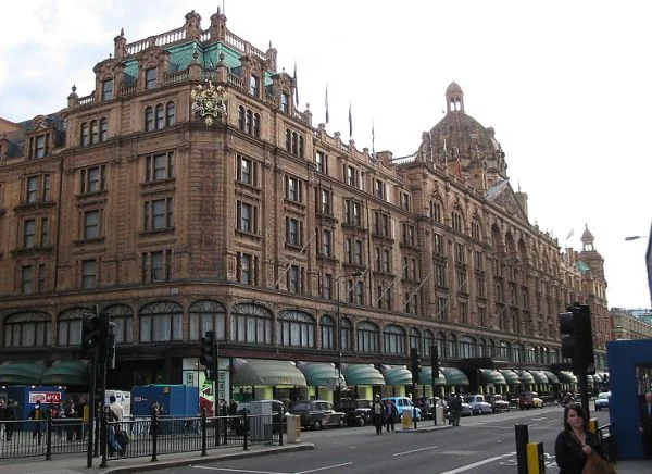 Magazinul Harrods, din Londra, vândut familiei regale din Qatar