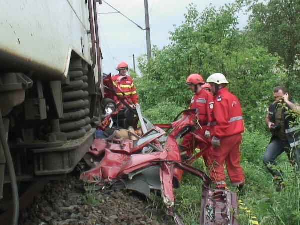 Maşină lovită de tren la Deva