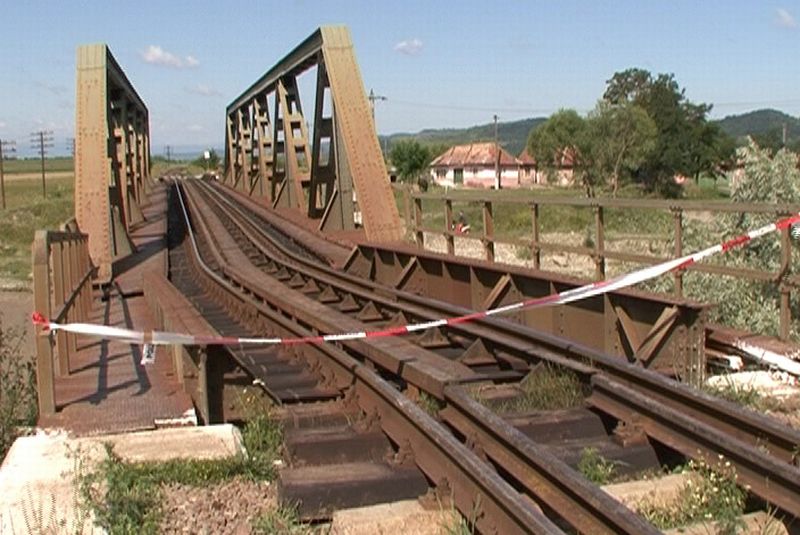 Nicio soluţie pentru podul rupt de 10 luni