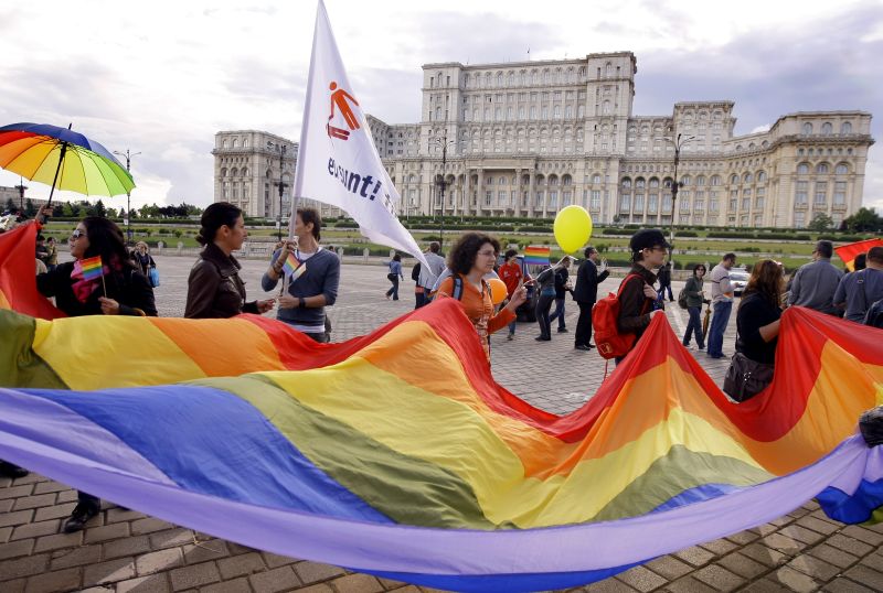 Parada Gay 2010, în criză de manifestanţi