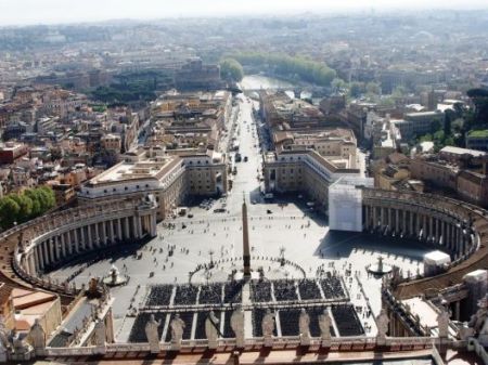 Prima femeie preot din Italia