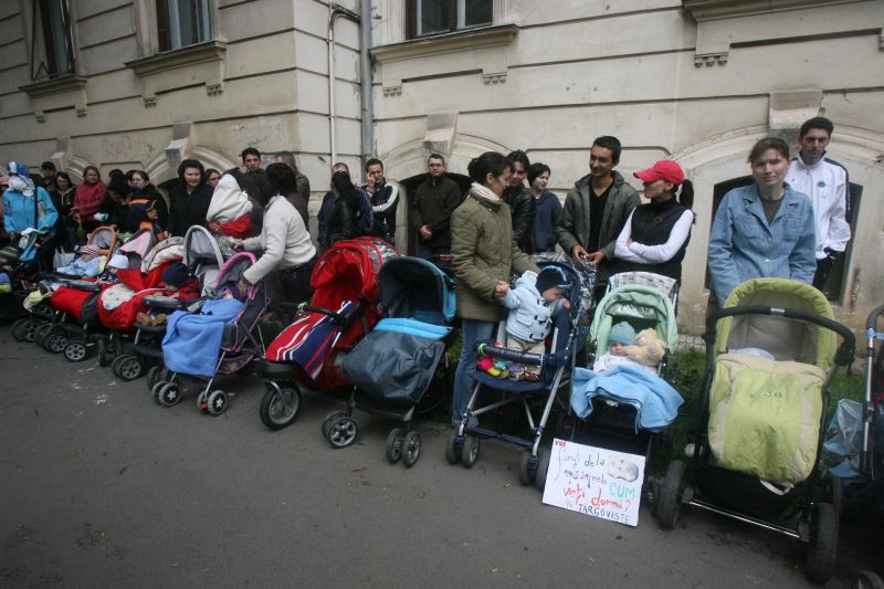 Protestul mămicilor: "Copiii nu se cresc cu pâine goală!"