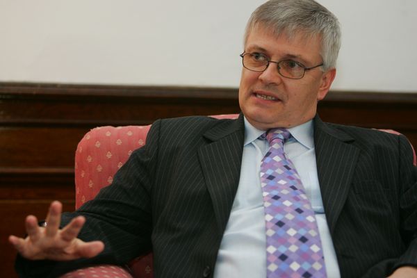 Robin Barnett: Schimbarea mentalităţilor despre minorităţi este o luptă