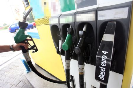 Scumpirea din luna mai a carburanţilor este nejustificată