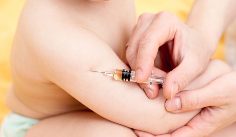 Vaccinezi copilul după schema de la stat ori cea privată?