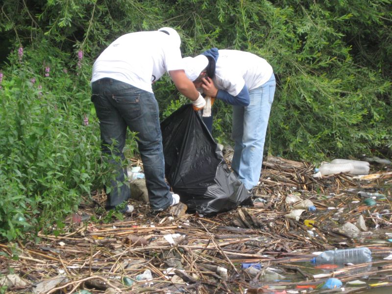 500 de kg de gunoaie adunate dintr-o zonă de ieşit la grătar