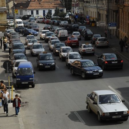 "Carpooling-ul" ar salva bucureştenii de ambuteiaje, dacă şi ei ar vrea