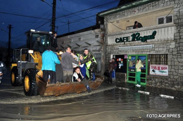 Crucea Roşie Română, în ajutorul sinistraţilor inundaţiilor