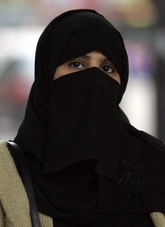 Cruciadă împotriva burqa, în Spania