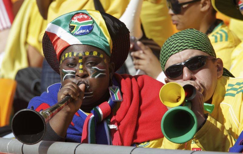 De teama trompetei vuvuzela, participanţii la Campionatul Mondial au epuizat stocul de dopuri de urechi