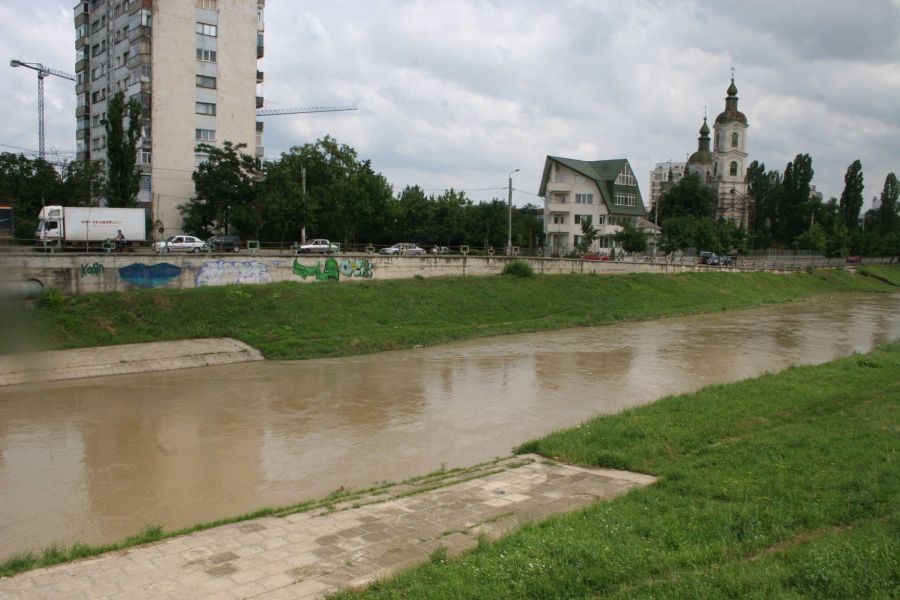 Ieşenii, invitaţi la o plimbare cu caiacul pe Bahlui