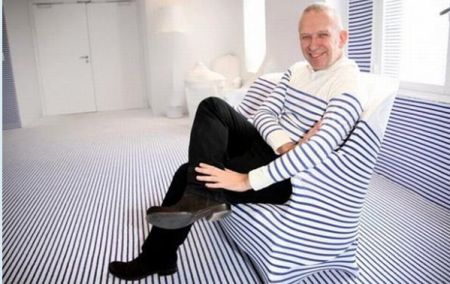 Jean Paul Gaultier, de la opulenţa vestimentară, la simplismul designului de interior