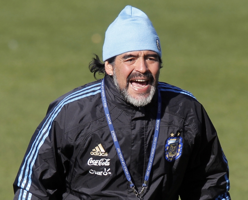 Maradona, atacat din nou de Pele