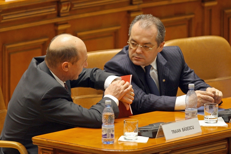 PACEA DE LA SNAGOV. Băsescu a amânat remanierea, dar i-a "plesnit" pe "greii" PDL-ului