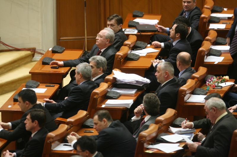 PSD invocă vidul legislativ pentru a bloca tăierea salariilor