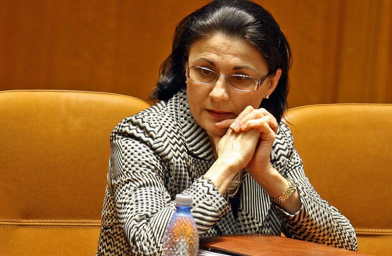 Rectorul Andronescu semnează, Ecaterina încasează