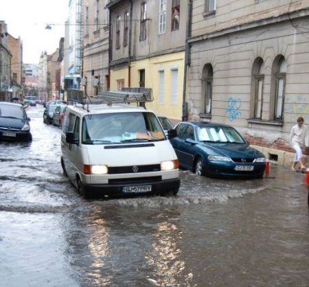 Rupere de nori la Tulcea. Avertizări de furtuni şi inundaţii | VIDEO