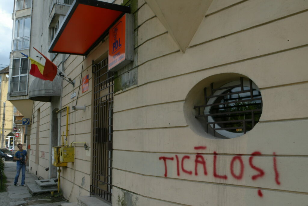 Sediul PDL Timişoara a fost vandalizat