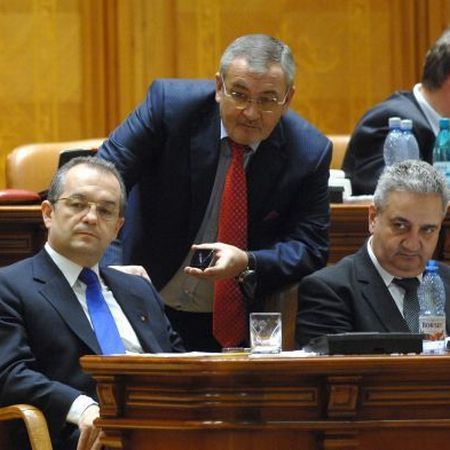 Vlădescu: "Concediem 100.000 de bugetari pentru creşterea salariilor"