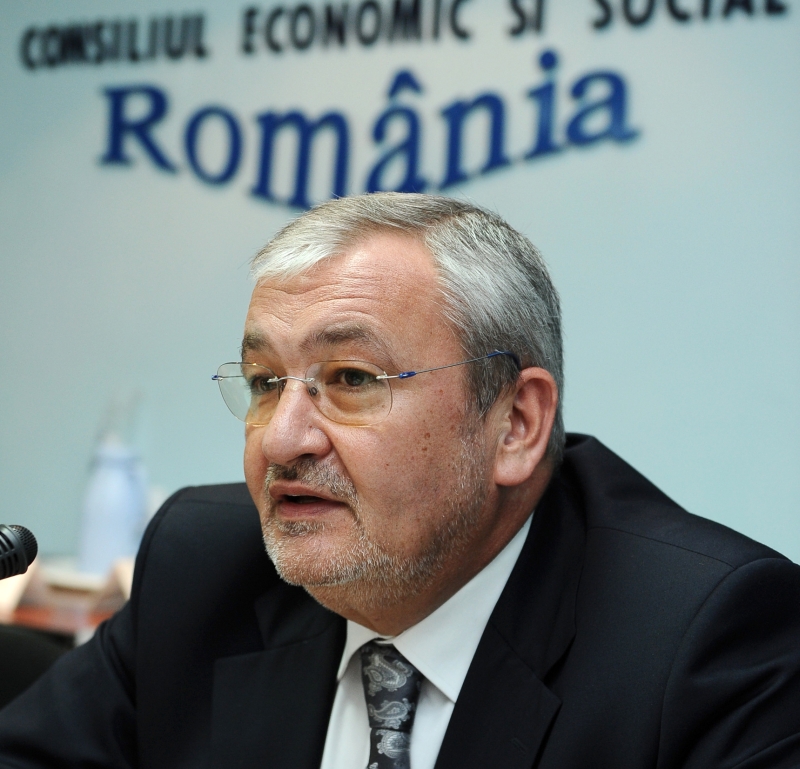 Vlădescu: "Ferească Dumnezeu să plătim pensiile şi salariile din rezerva BNR"