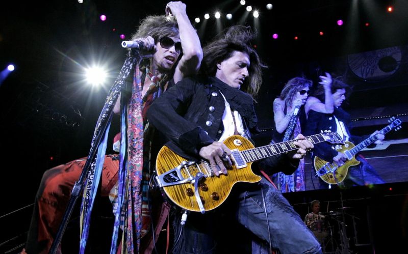 Aerosmith şi Bob Dylan au concertat pe o scenă fără autorizaţie