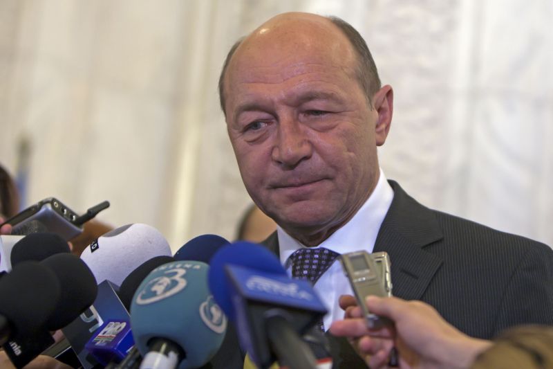 Băsescu a picat în sondaje. Şi-ar putea pierde funcţia?