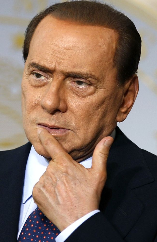 Implozie controlată a guvernului Berlusconi