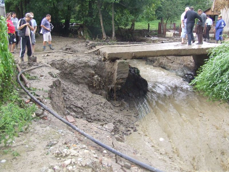 Inundaţii şi în Vâlcea