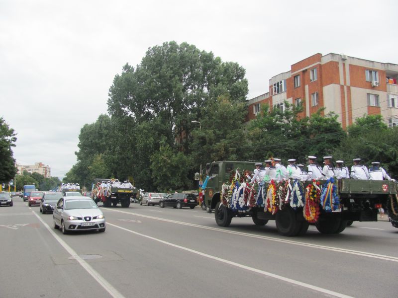 Militarii morţi în accidentul de la Tuzla, înmormantaţi ca nişte eroi