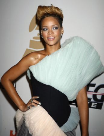 Rihanna lasă muzica pentru a-i lua locul reginei Elisabeta II? Ce propunere a primit