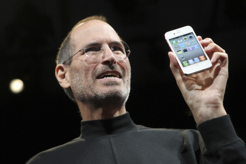 Steve Jobs declară. HTC, Motorola, Samsung şi RIM contraatacată